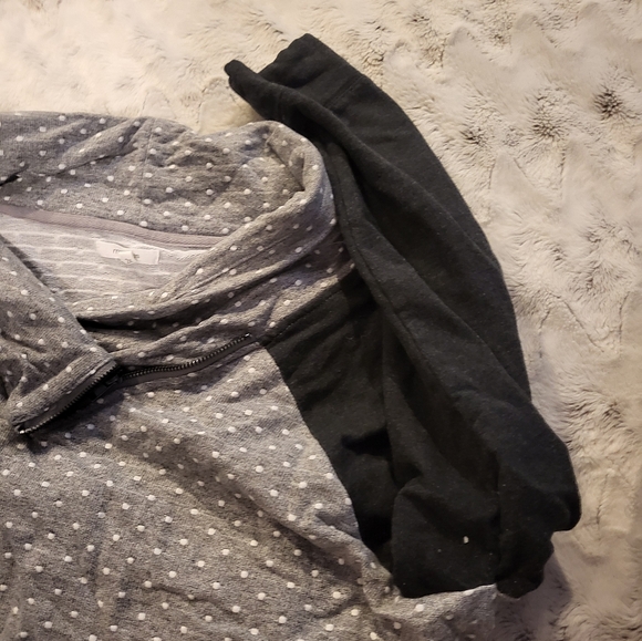 Bundle of 3 sweatshirts great condition all from Maurices - Picture 4 of 8